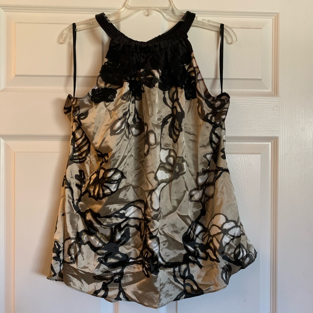 Floral Tahari Woman Sleeveless Top. Size 1X